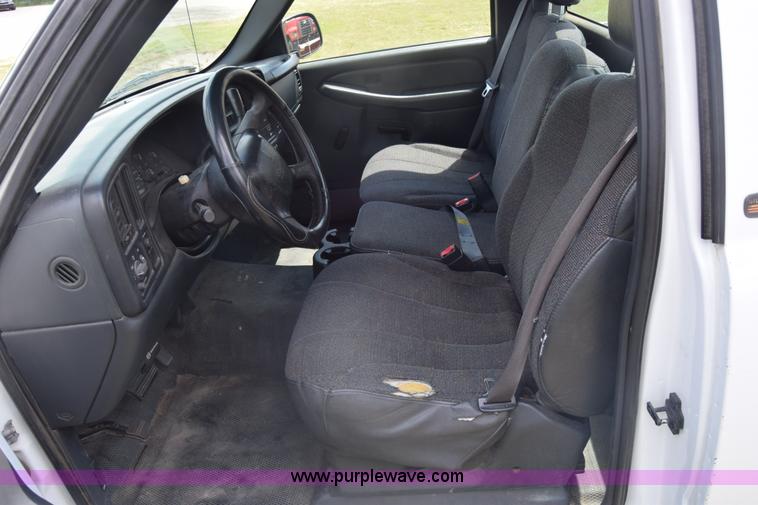 image for item K6530 2002 Chevrolet Silverado 1500 pickup truck