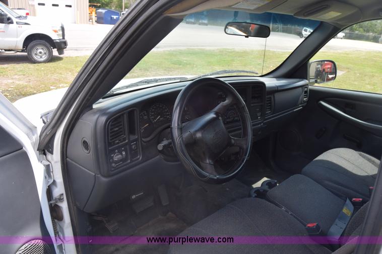 image for item K6530 2002 Chevrolet Silverado 1500 pickup truck