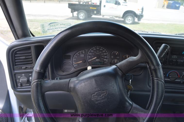 image for item K6530 2002 Chevrolet Silverado 1500 pickup truck