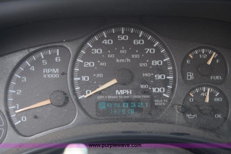 image for item K6530 2002 Chevrolet Silverado 1500 pickup truck