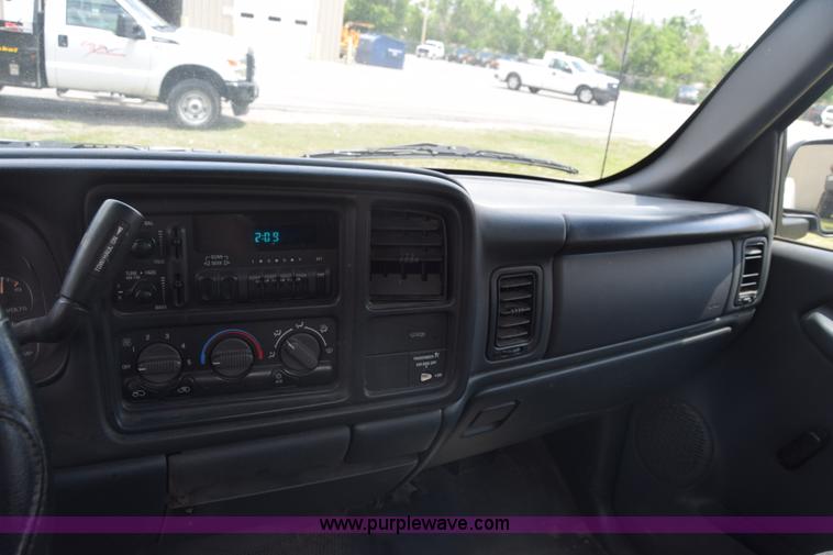 image for item K6530 2002 Chevrolet Silverado 1500 pickup truck