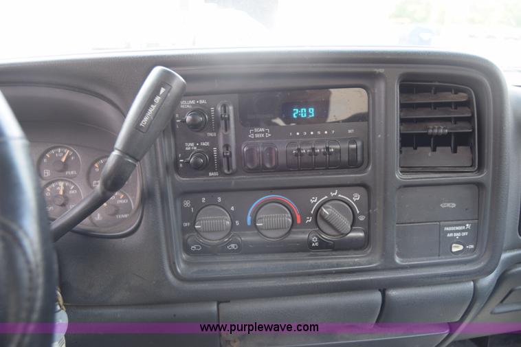 image for item K6530 2002 Chevrolet Silverado 1500 pickup truck