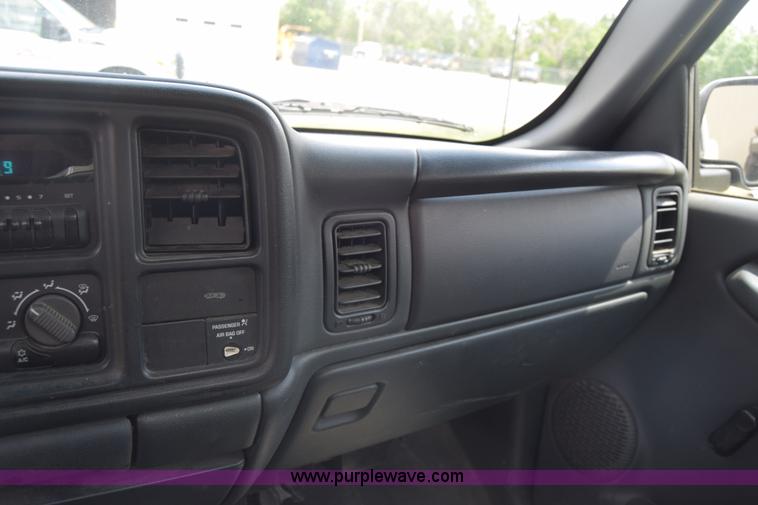 image for item K6530 2002 Chevrolet Silverado 1500 pickup truck