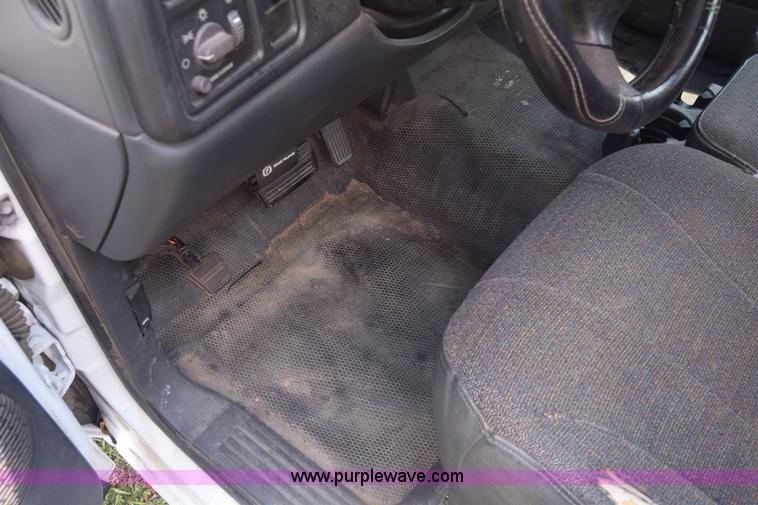 image for item K6530 2002 Chevrolet Silverado 1500 pickup truck