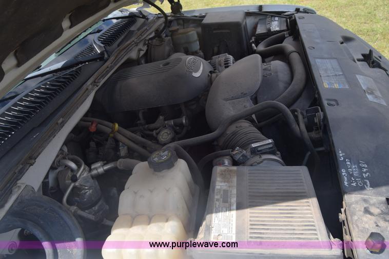 image for item K6530 2002 Chevrolet Silverado 1500 pickup truck