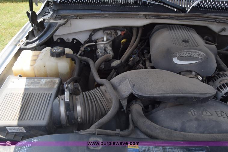 image for item K6530 2002 Chevrolet Silverado 1500 pickup truck