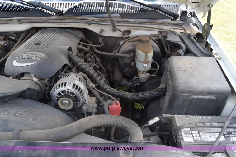 image for item K6530 2002 Chevrolet Silverado 1500 pickup truck