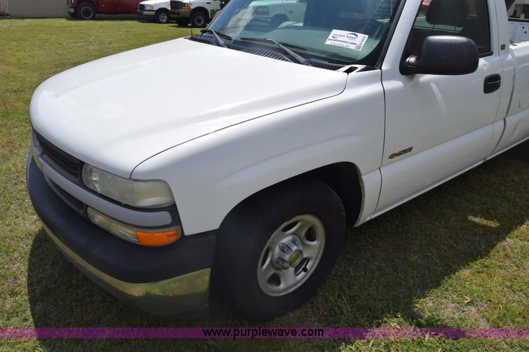 image for item K6530 2002 Chevrolet Silverado 1500 pickup truck