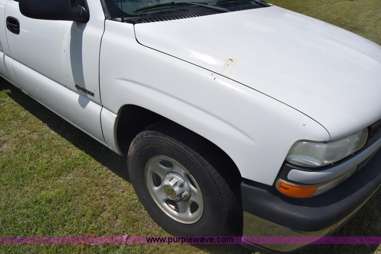 image for item K6530 2002 Chevrolet Silverado 1500 pickup truck