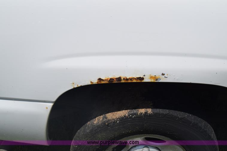 image for item K6530 2002 Chevrolet Silverado 1500 pickup truck