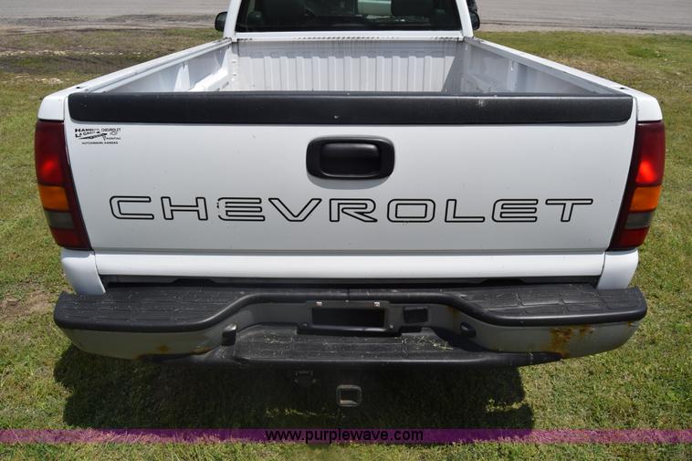 image for item K6530 2002 Chevrolet Silverado 1500 pickup truck