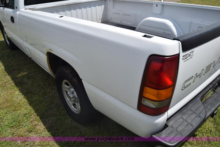 image for item K6530 2002 Chevrolet Silverado 1500 pickup truck