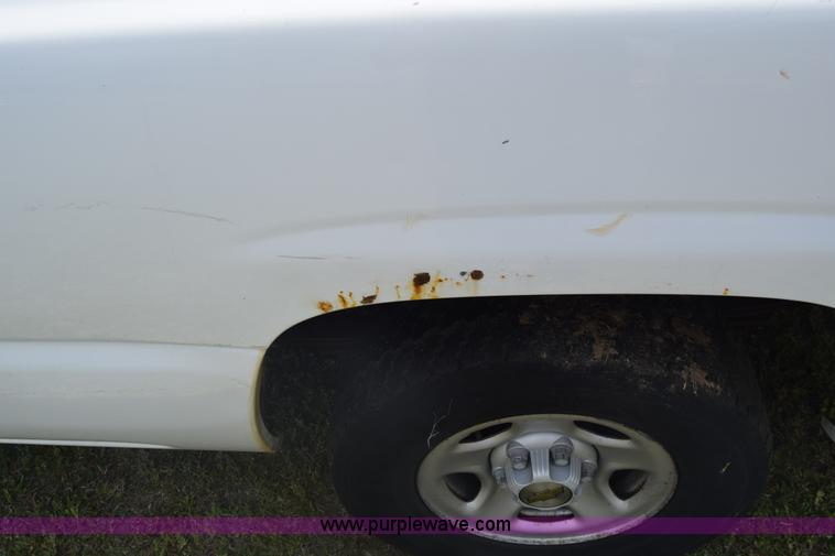 image for item K6530 2002 Chevrolet Silverado 1500 pickup truck