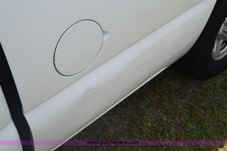 image for item K6530 2002 Chevrolet Silverado 1500 pickup truck