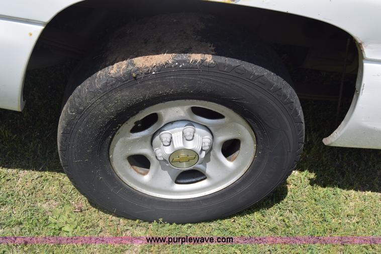 image for item K6530 2002 Chevrolet Silverado 1500 pickup truck