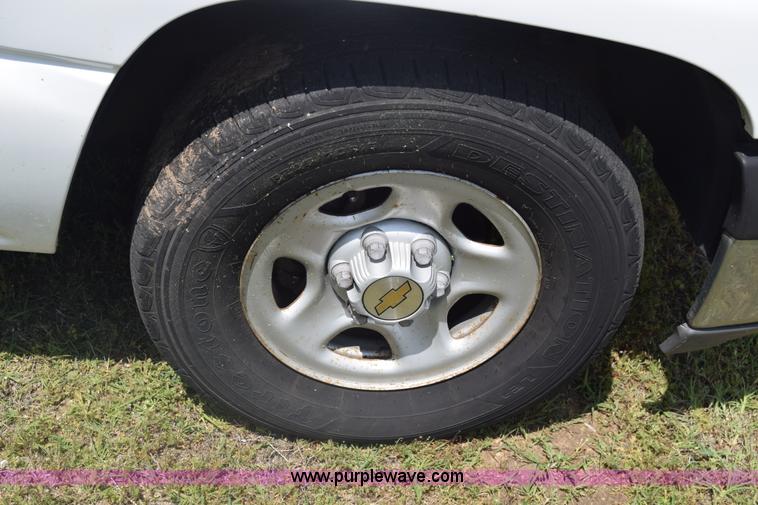 image for item K6530 2002 Chevrolet Silverado 1500 pickup truck