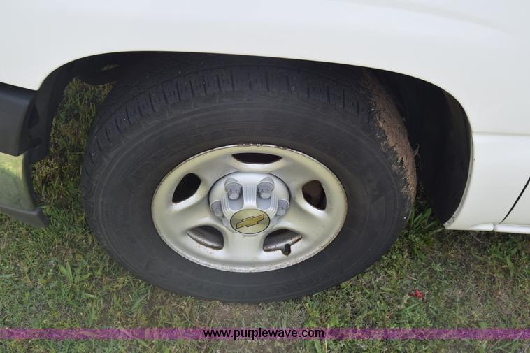 image for item K6530 2002 Chevrolet Silverado 1500 pickup truck