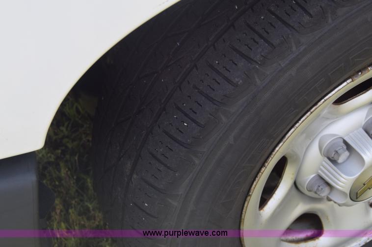 image for item K6530 2002 Chevrolet Silverado 1500 pickup truck