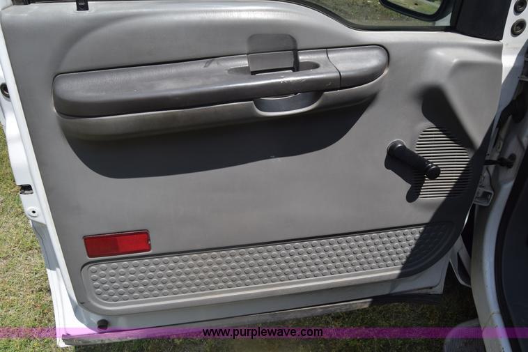 image for item K6531 2002 Ford F250 Super Duty XL utility truck