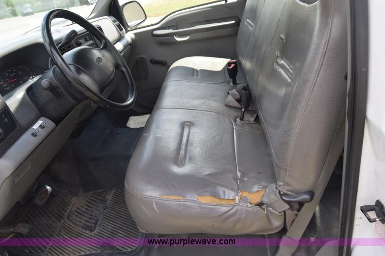 image for item K6531 2002 Ford F250 Super Duty XL utility truck