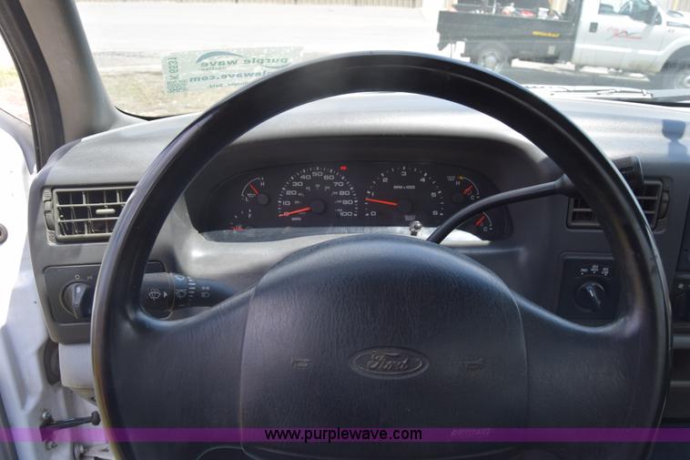 image for item K6531 2002 Ford F250 Super Duty XL utility truck