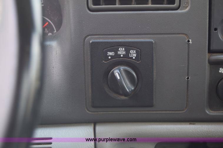 image for item K6531 2002 Ford F250 Super Duty XL utility truck