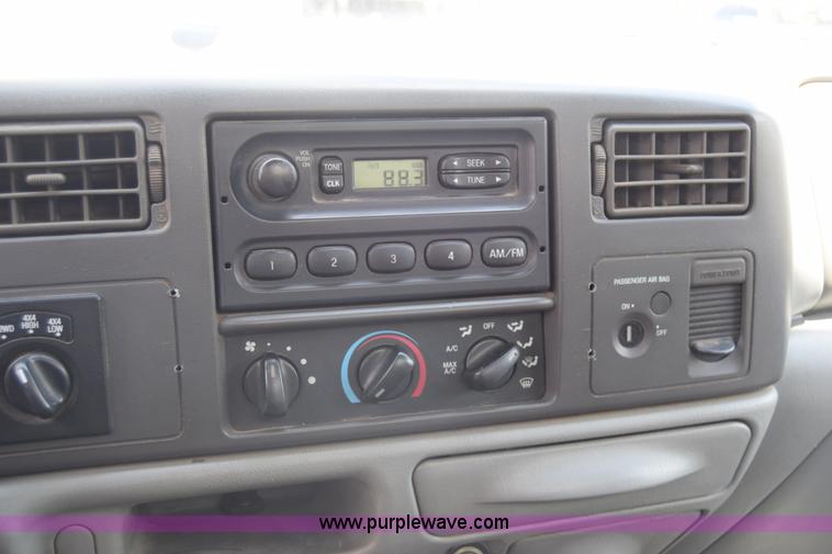 image for item K6531 2002 Ford F250 Super Duty XL utility truck