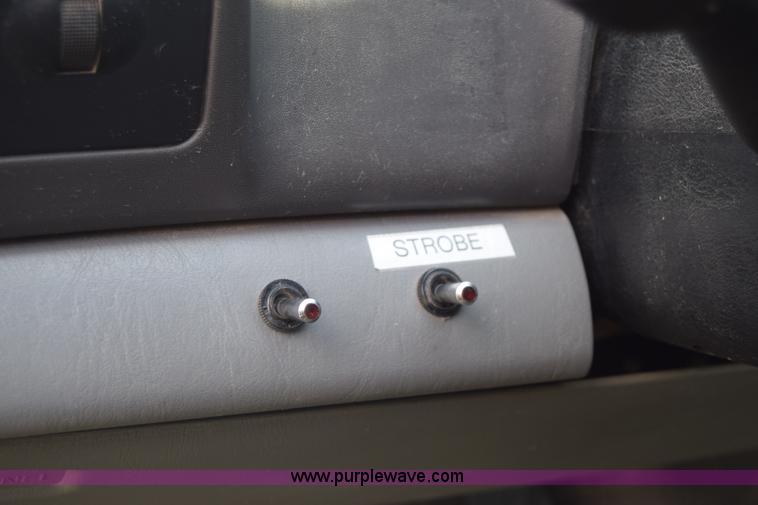 image for item K6531 2002 Ford F250 Super Duty XL utility truck