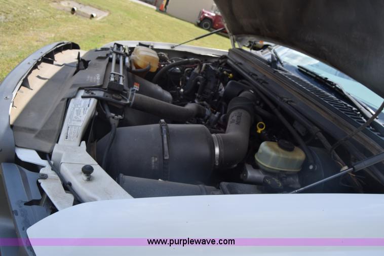 image for item K6531 2002 Ford F250 Super Duty XL utility truck