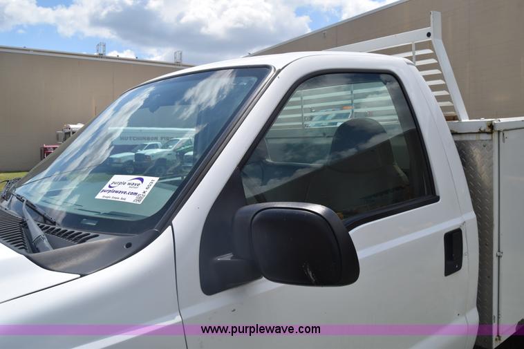 image for item K6531 2002 Ford F250 Super Duty XL utility truck