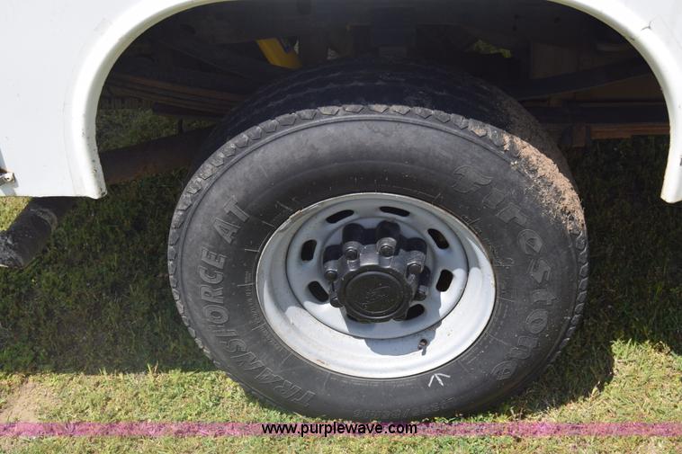 image for item K6531 2002 Ford F250 Super Duty XL utility truck