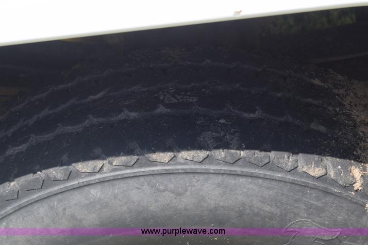 image for item K6531 2002 Ford F250 Super Duty XL utility truck