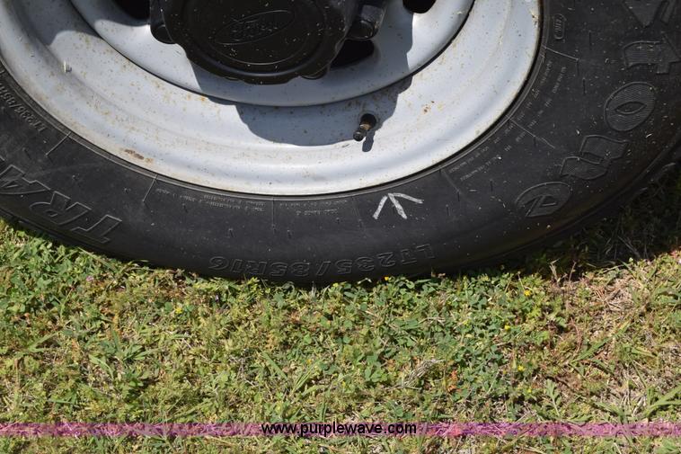 image for item K6531 2002 Ford F250 Super Duty XL utility truck