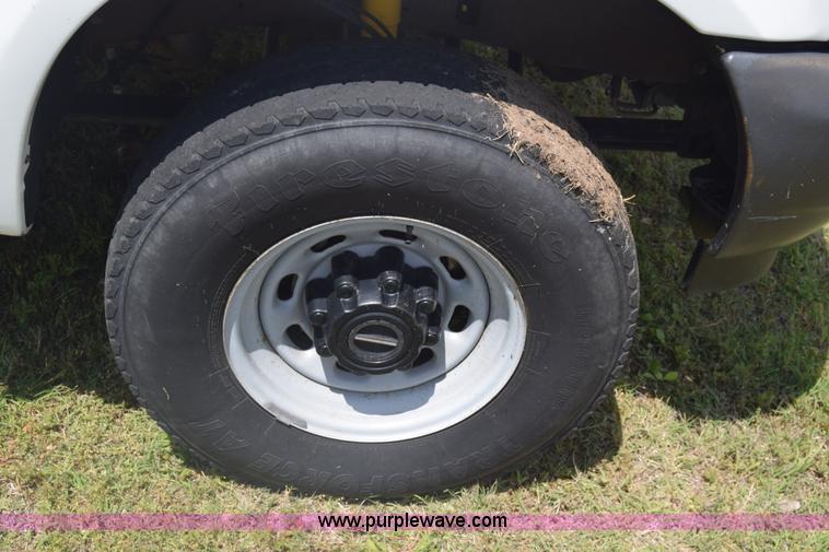 image for item K6531 2002 Ford F250 Super Duty XL utility truck