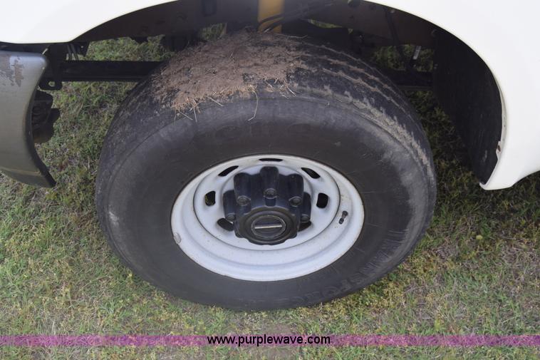 image for item K6531 2002 Ford F250 Super Duty XL utility truck