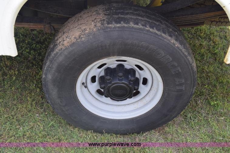 image for item K6531 2002 Ford F250 Super Duty XL utility truck