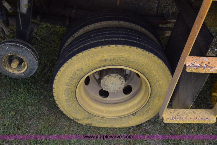 image for item K6534 1994 GMC W5 paint striper truck