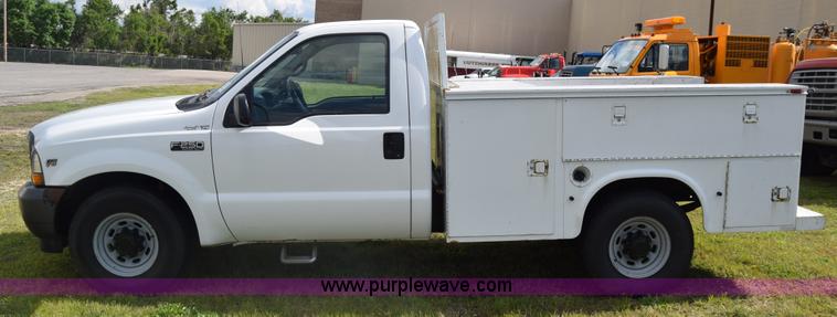 image for item K6536 2002 Ford F250 Super Duty XL utility truck