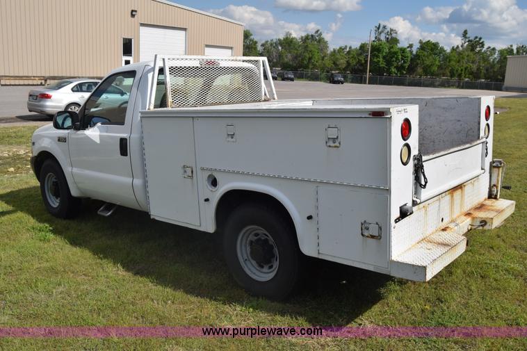 image for item K6536 2002 Ford F250 Super Duty XL utility truck