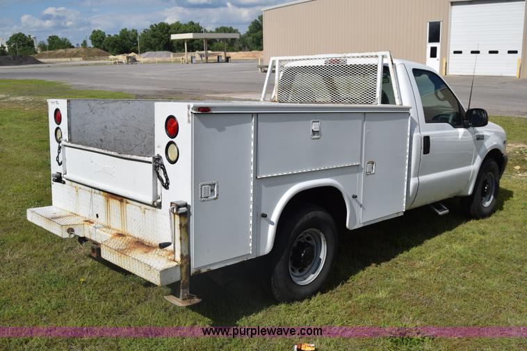 image for item K6536 2002 Ford F250 Super Duty XL utility truck