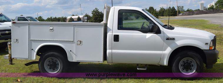 image for item K6536 2002 Ford F250 Super Duty XL utility truck