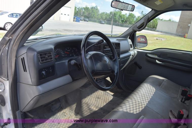 image for item K6536 2002 Ford F250 Super Duty XL utility truck