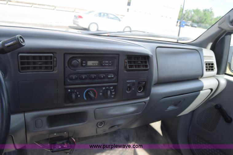 image for item K6536 2002 Ford F250 Super Duty XL utility truck