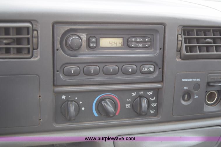 image for item K6536 2002 Ford F250 Super Duty XL utility truck