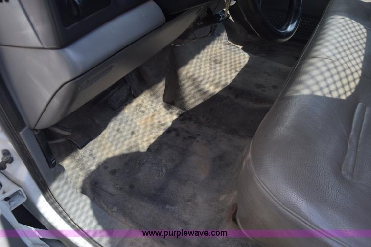 image for item K6536 2002 Ford F250 Super Duty XL utility truck