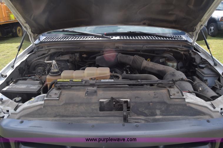 image for item K6536 2002 Ford F250 Super Duty XL utility truck