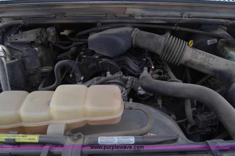 image for item K6536 2002 Ford F250 Super Duty XL utility truck