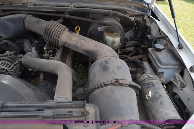 image for item K6536 2002 Ford F250 Super Duty XL utility truck