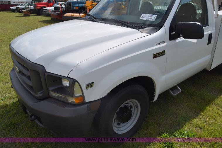 image for item K6536 2002 Ford F250 Super Duty XL utility truck