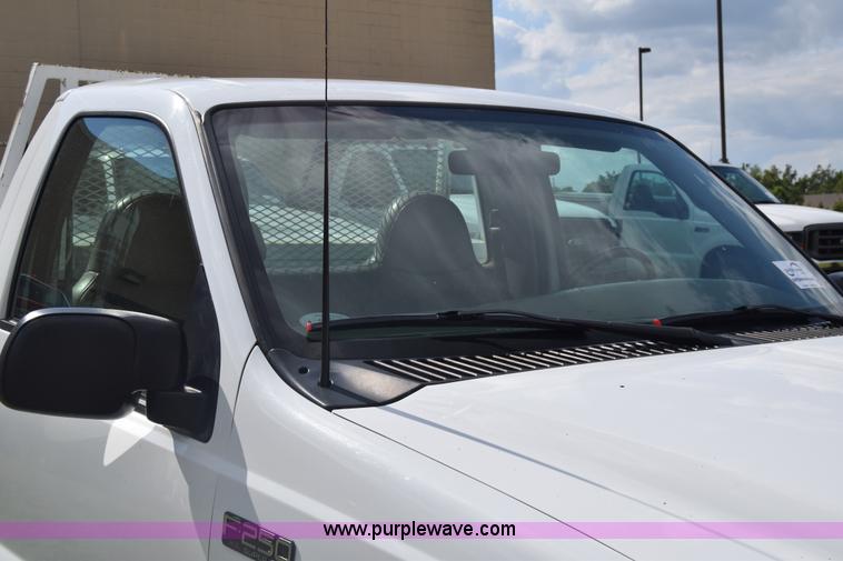 image for item K6536 2002 Ford F250 Super Duty XL utility truck